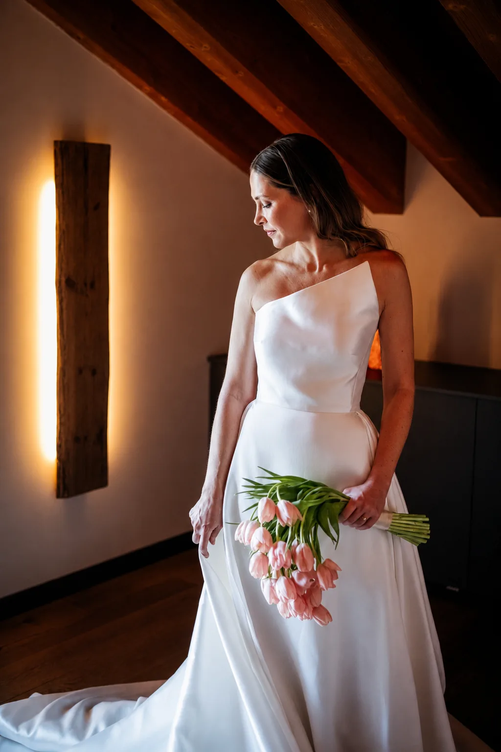 Sposa con bouquet di tulipani rosa